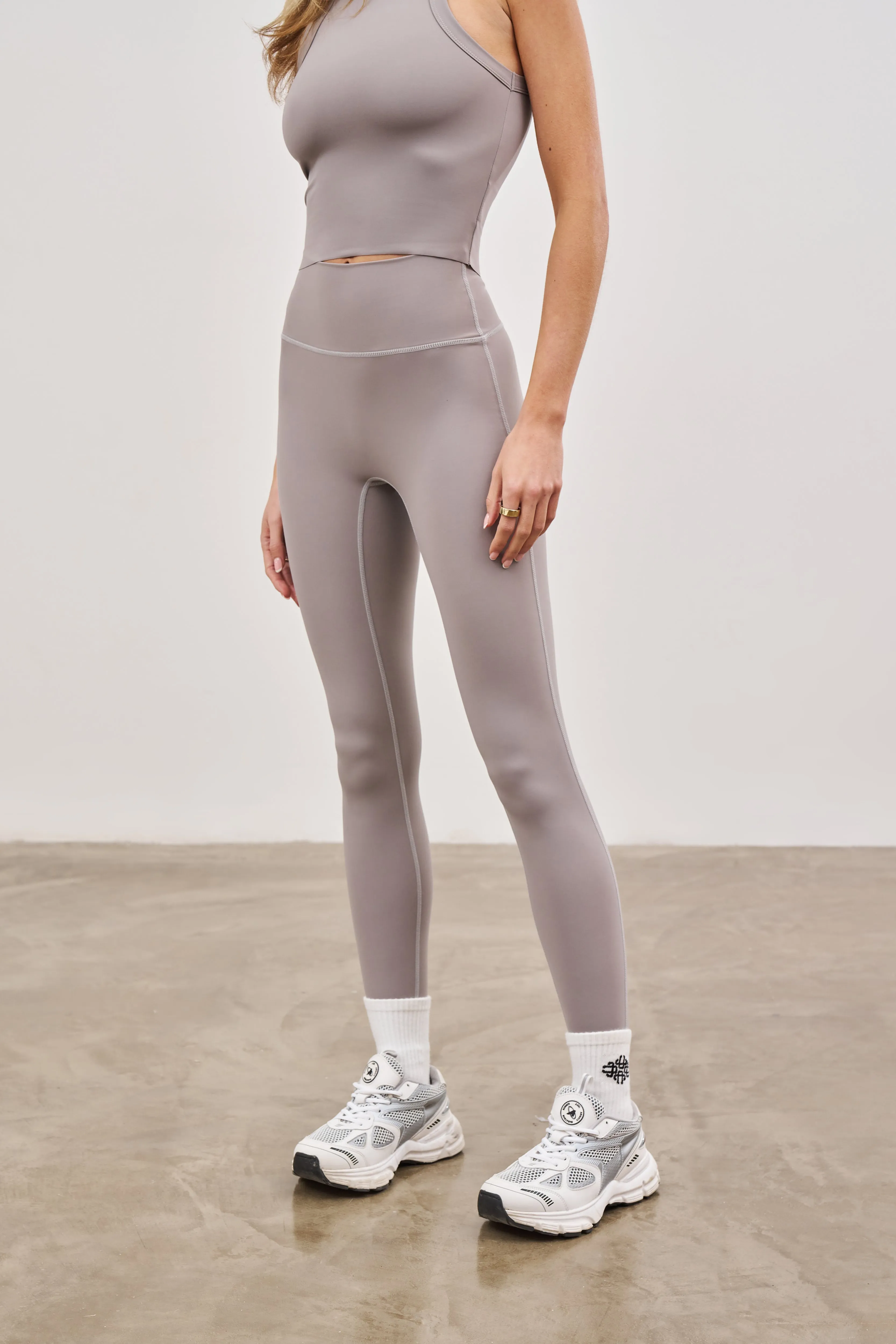 EMBLEM SCULPTING STRETCH LEGGINGS - GREY