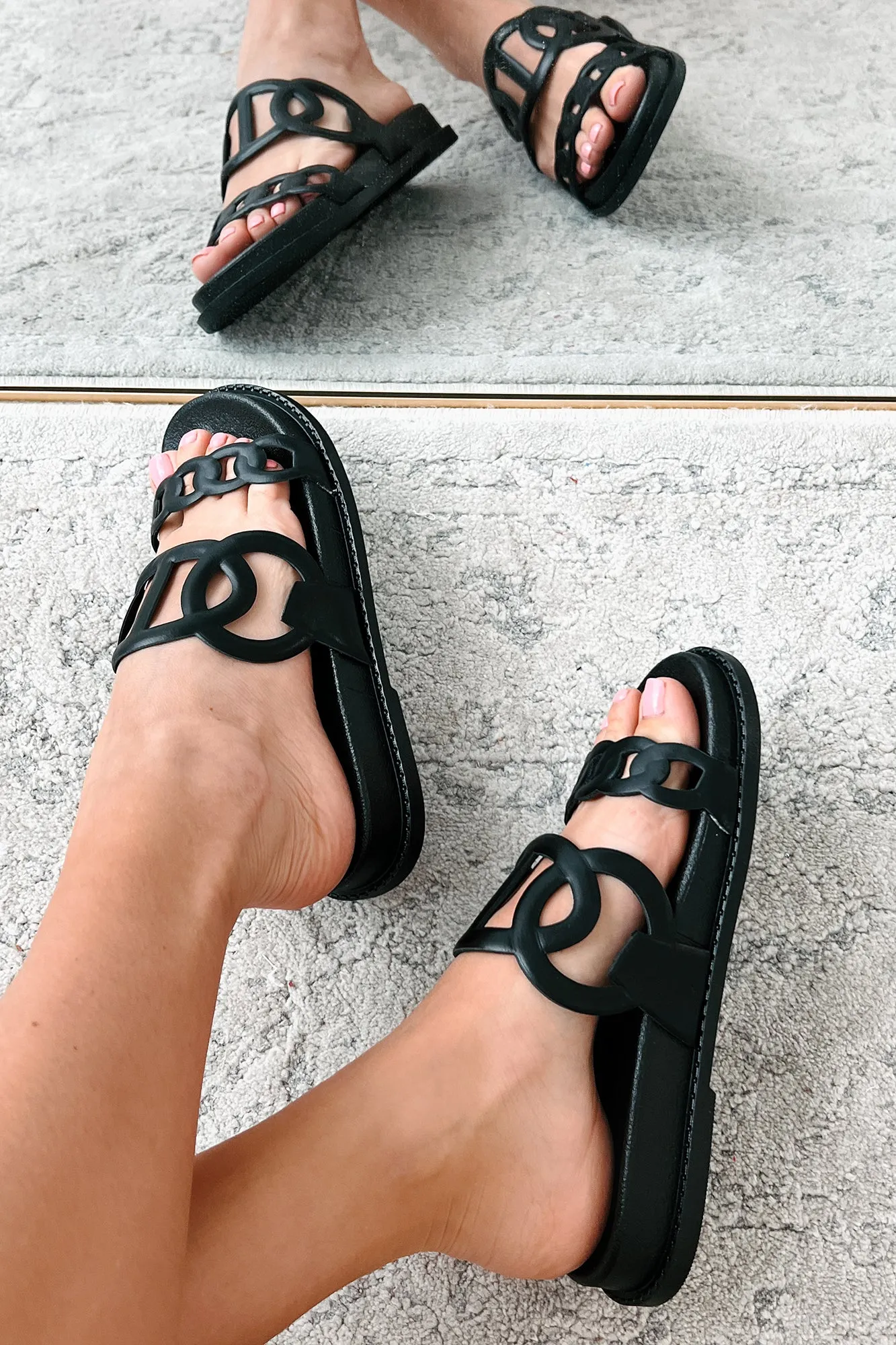 I've Been Everywhere Chain Motif Sandals (Black)