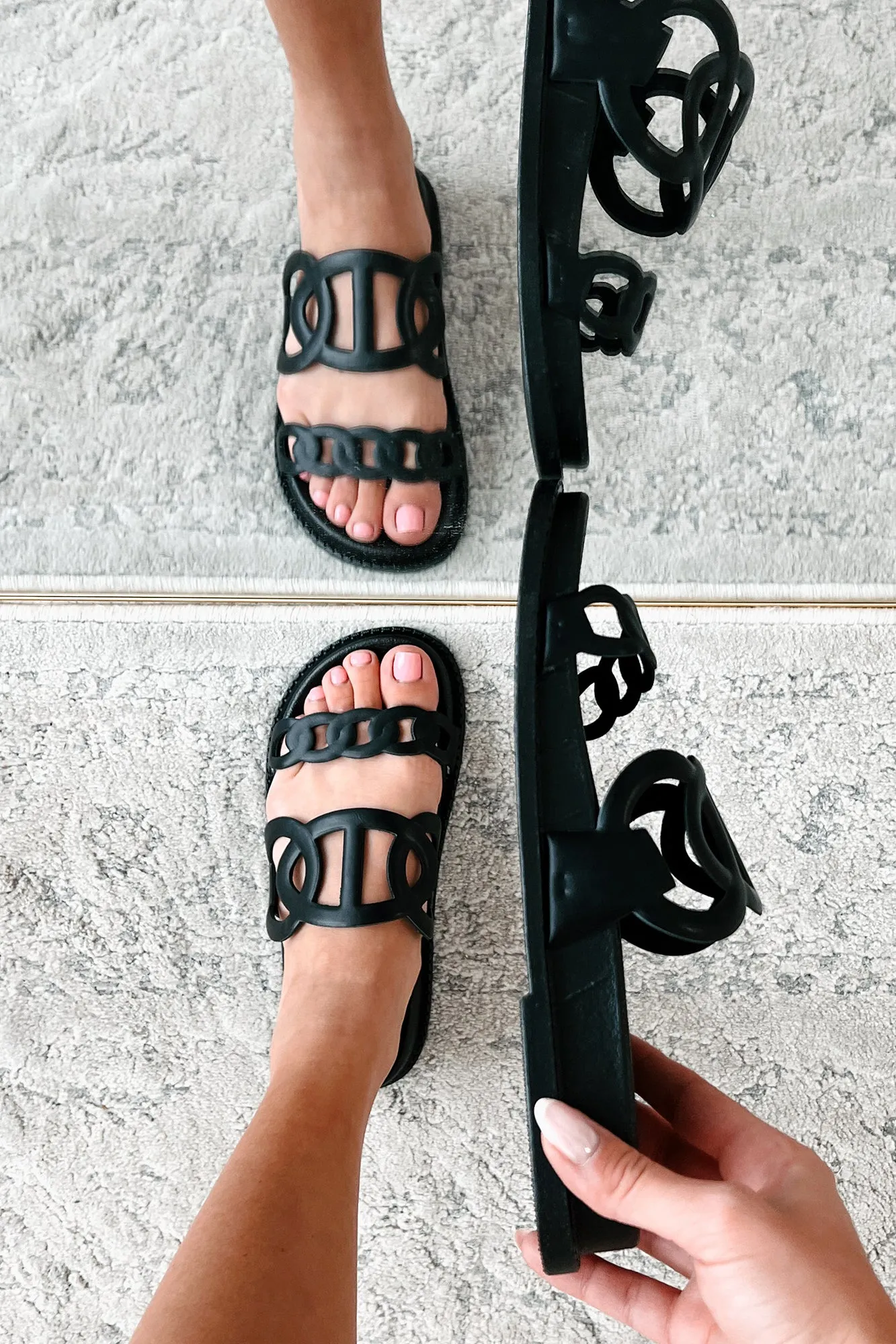 I've Been Everywhere Chain Motif Sandals (Black)