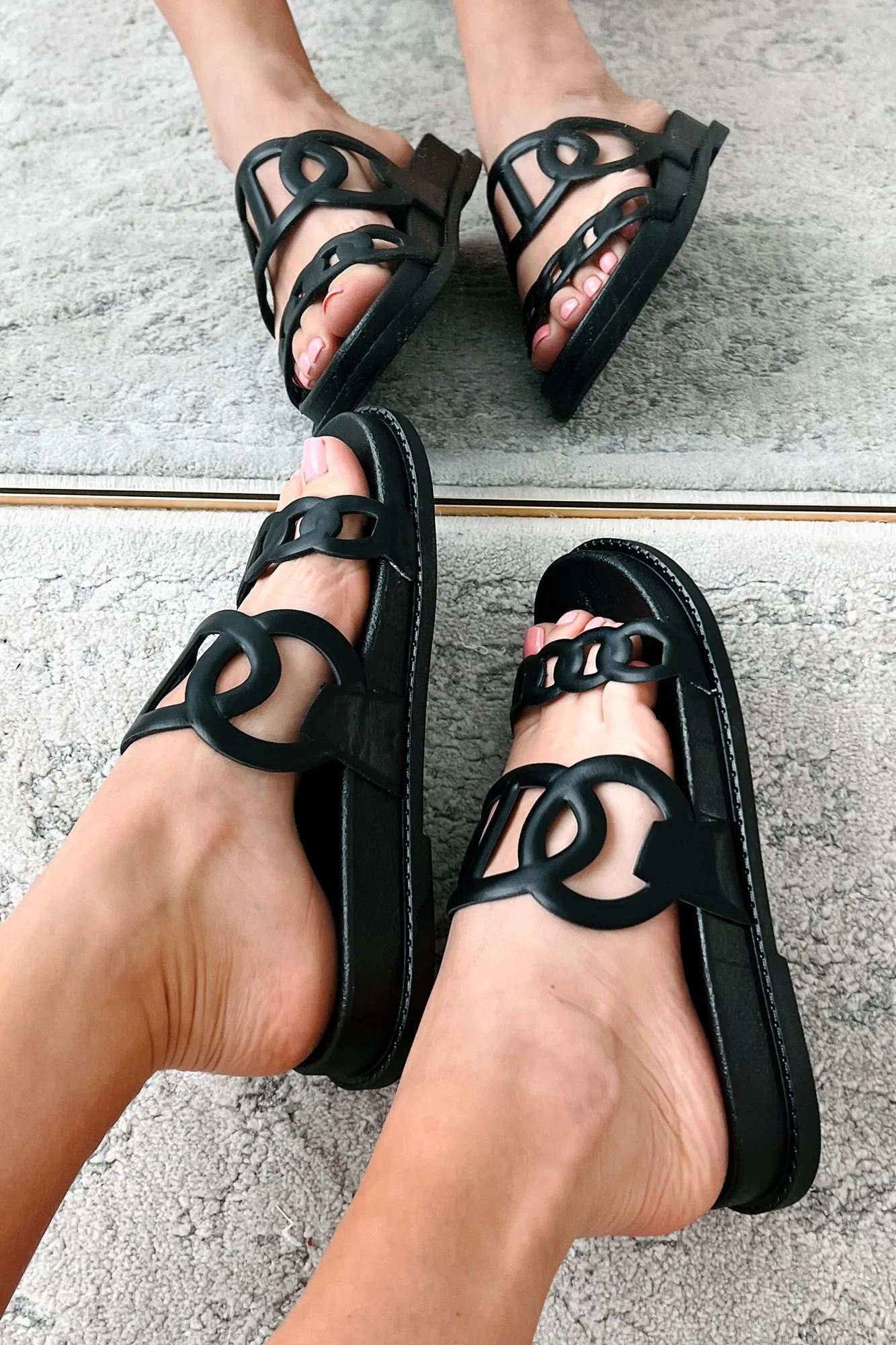 I've Been Everywhere Chain Motif Sandals (Black)