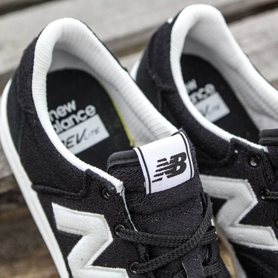 New Balance Men 300 Towel CRT300IE (black)