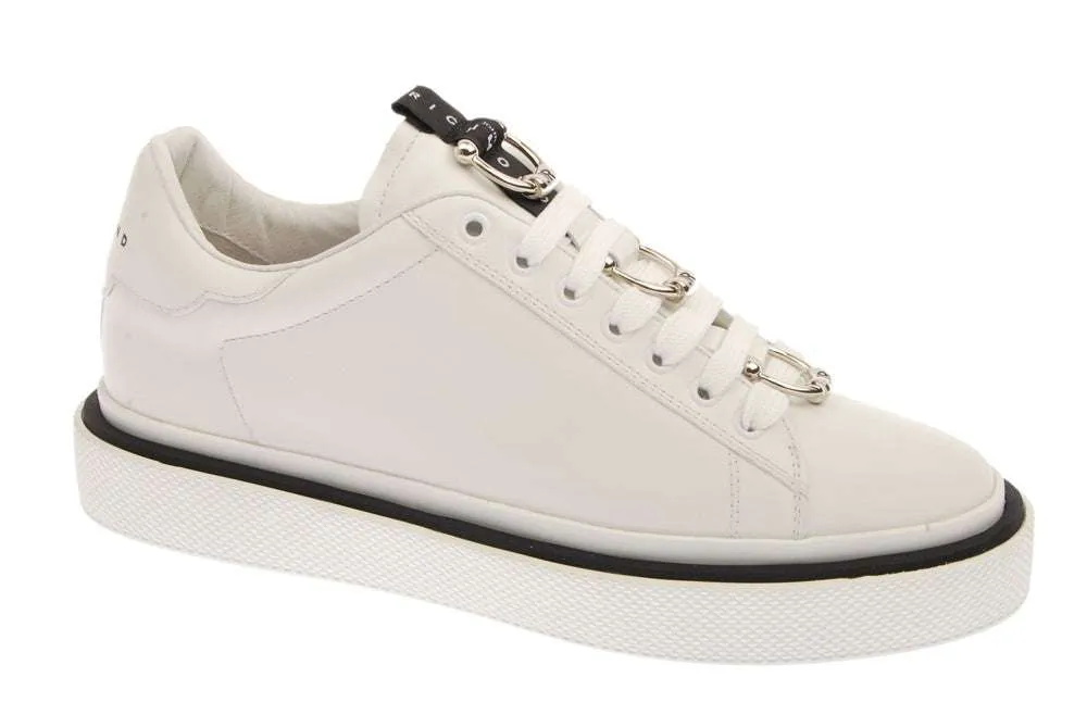 Sneakers in pelle con dettaglio metallico